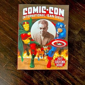 SDCC Comic Con 2017 Collector Bundle - Bag, Souvenir Book